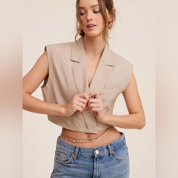 026. CROPPED SLEEVELESS BLAZER VEST- BEIGE - Picture 2 of 12